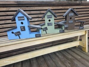 Vi lager fuglehus med sjarm og detaljer